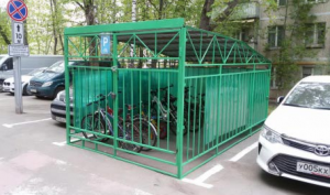 Уличная парковка велосипедов в Зеленограде 
