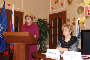 Глава муниципального округа Донской Татьяна Кабанова (слева) провела конференцию местного отделения партии "Единая Россия"