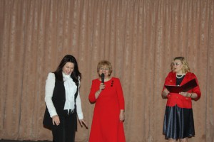 Со сцены зрителей поздравила глава управы Донского района Флора Тюрина 