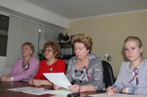 Татьяна Кабанова (вторая справа)  рассказала о внедрении новых льгот на капитальные ремонт