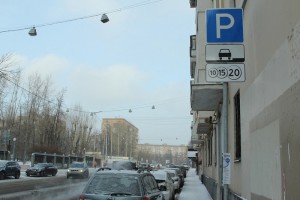 Резидентные разрешения в новых зонах платной парковки получили более 8 тысяч москвичей