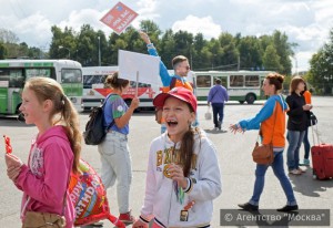 Более 120 тысяч детей из Москвы этим летом получат льготные путевки