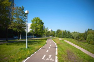 Велодорожка вдоль улицы Мусы Джалиля и парка в пойме реки Городня