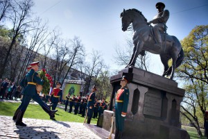 Памятник Рокоссовскому в Москве 