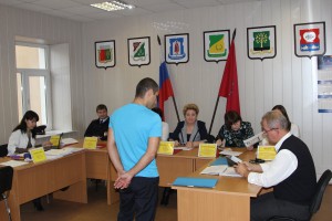 Председатель местной призывной комиссии, глава муниципального округа Донской Татьяна Кабанова и призывники