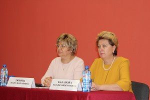 Татьяна Кабанова (справа)  на встрече с населением 