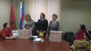 Татьяна Кабанова (справа) приняла участие в поздравление многодетных семей 