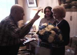 Ветерану вручили нагрудный знак «75 лет битвы за Москву»