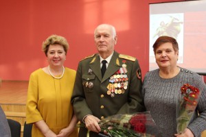 Ветеран Вооруженных сил, генерал-майор Вячеслав Михайлович Канаев (в центре) 