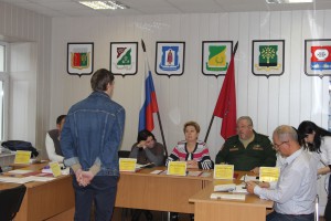 Татьяна Кабанова (в центре) на заседании призывной комиссии