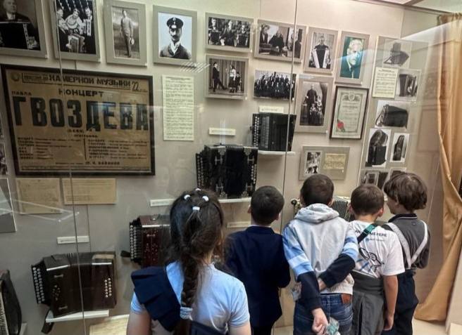 Ученики школы №630 посетили музей русской гармоники. Фото: страница школы №630 в социальных сетях