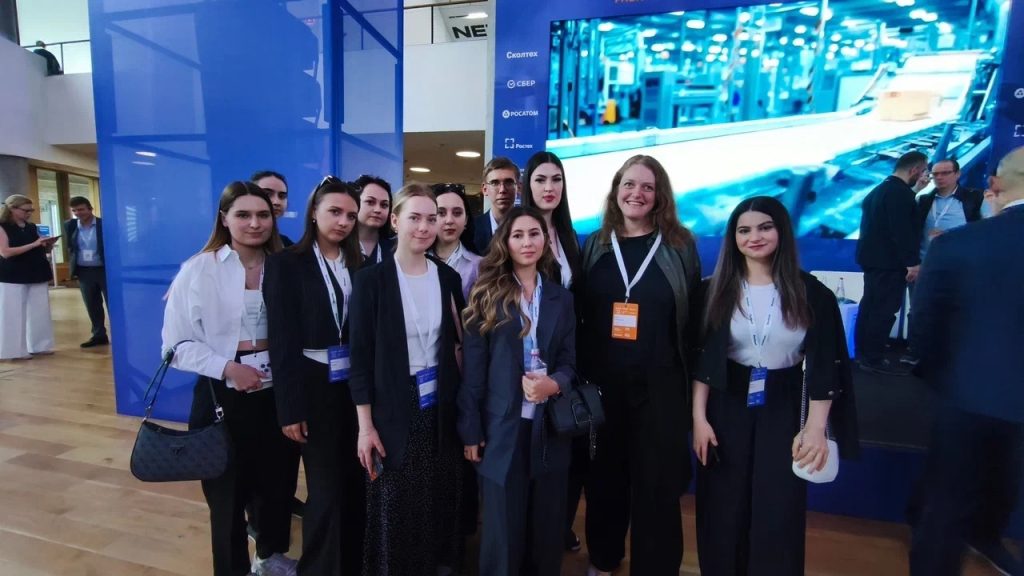  «Фронтиры прогресса»: студенты Медициснкого колледжа №5 посетили научную конференцию. Фото: страница Медицинского колледжа №5 в социальных сетях