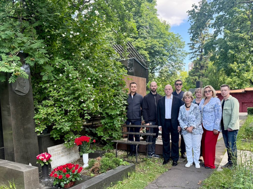 Представители НИКИО имени Людвига Свержевского приняли участие в мемориальной акции. Фото: официальная страница Научного исследовательского клинического института оториноларингологии имени Людвига Свержевского в социальных сетях