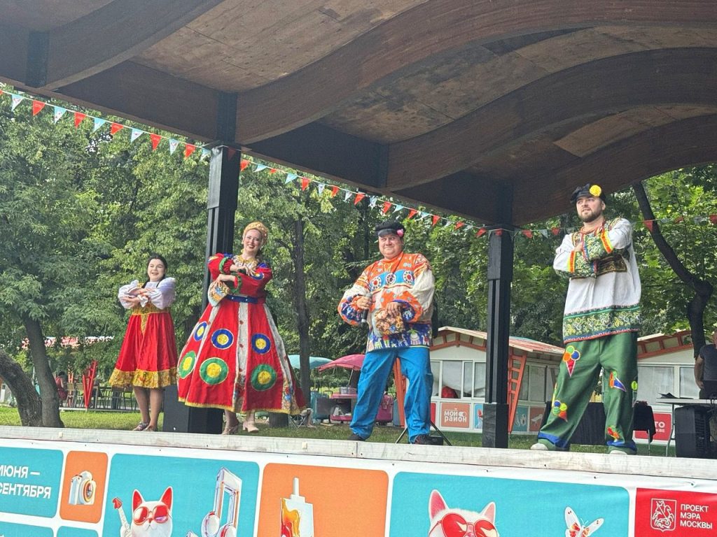 Сотрудники ОКЦ ЮАО провели активные мероприятия в Донском районе. Фото: страница «Культуры и досуга Нагорного и Донского» в социальных сетях