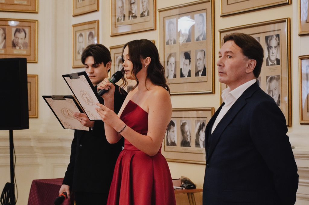 Представители Киноколледжа №40 «Московской Международной Киношколы» приняли участие во Всероссийском бале Победы. Фото: официальная страница Киноколледжа №40 «Московской Международной Киношколы» в социальных сетях 