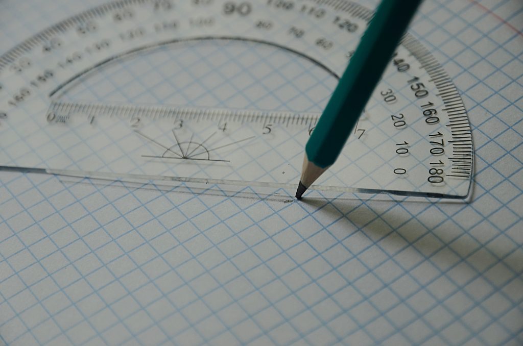 Выпускница Бауманской инженерной школы №1580 создала систему игрового обучения. Фото: Анна Быкова, «Вечерняя Москва»