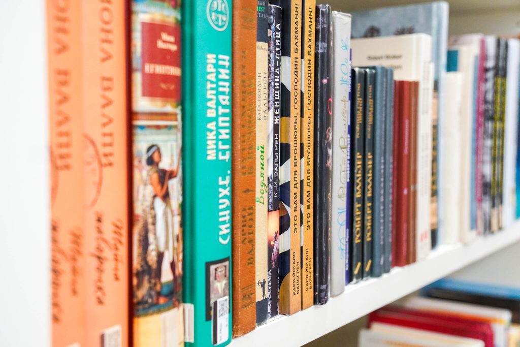 Литературная встреча пройдет в библиотеке №166 имени 1-го Мая. Фото: Ксения Догонашева, «Вечерняя Москва»