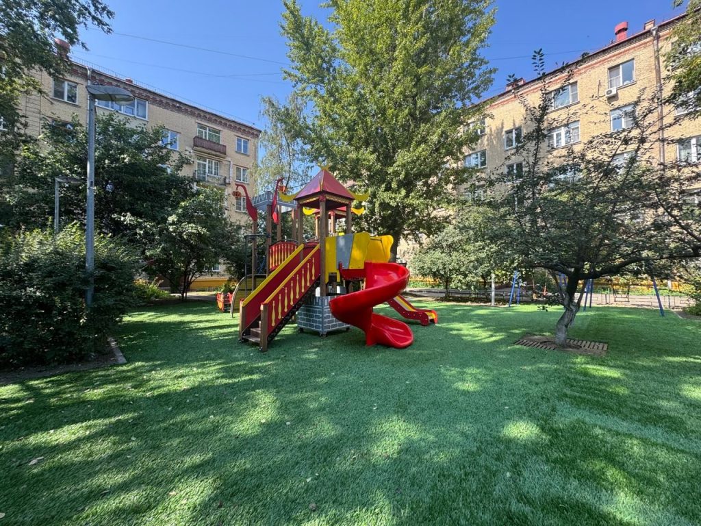 Большинство дворовых территорий благоустроили в Донском районе. Фото: страница управы Донского района в социальных сетях