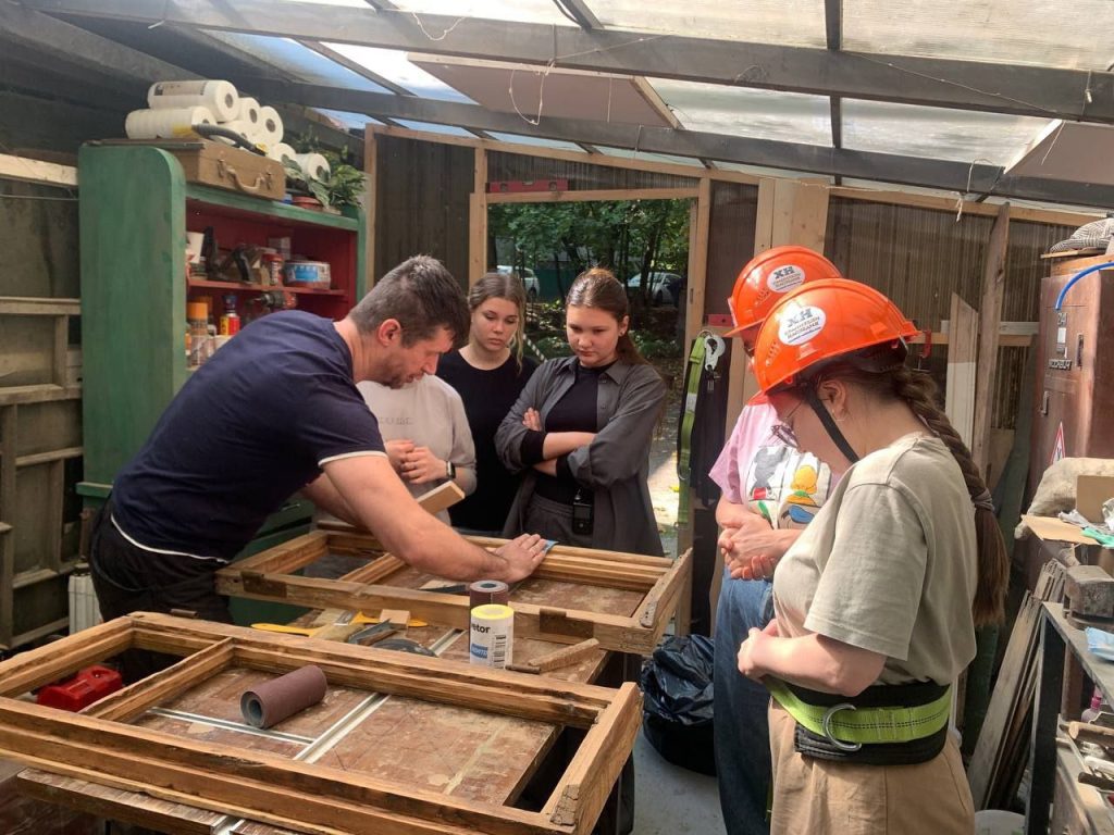 Студенты КАДРа №26 приняли участие в волонтерском реставрационном проекте. Фото: страница КАДРа №26 в социальных сетях