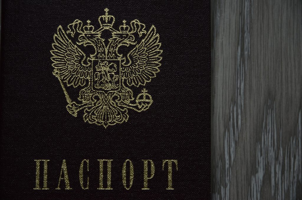 Александр Хинштейн посетил экстерриториальный участок на станции метро «Курская». Фото: Анна Быкова, «Вечерняя Москва»