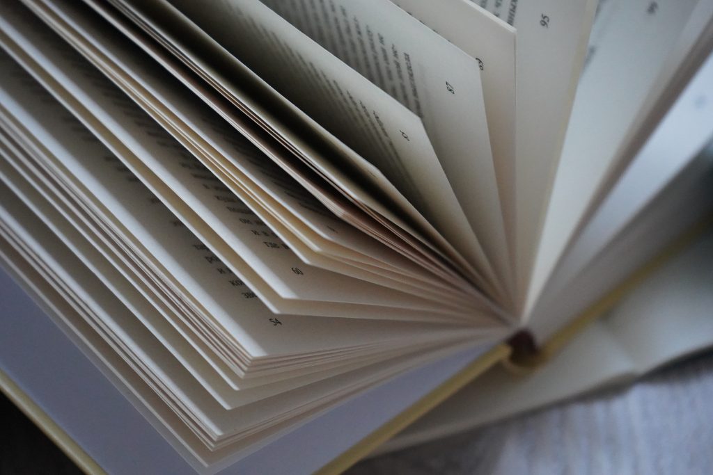 Сотрудники библиотеки №161 организуют мероприятия ко Дню города. Фото: Анна Быкова, «Вечерняя Москва»