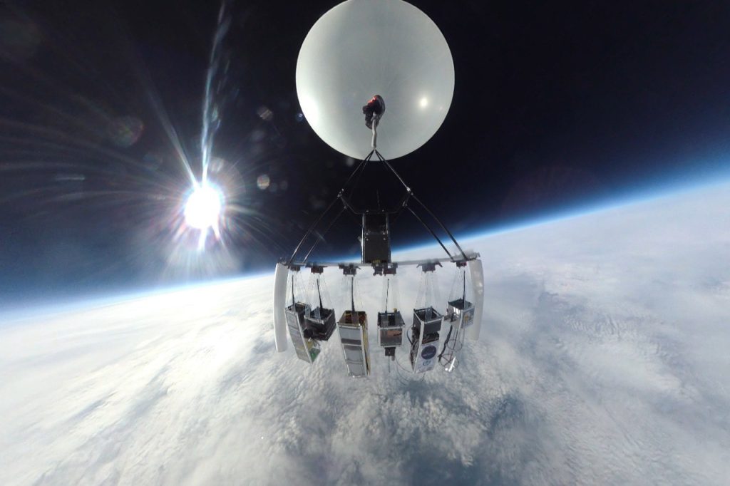 Ученики Бауманской инженерной школы №1580 запустили стратосферный спутник. Фото: страница Бауманской инженерной школы №1580 в социальных сетях