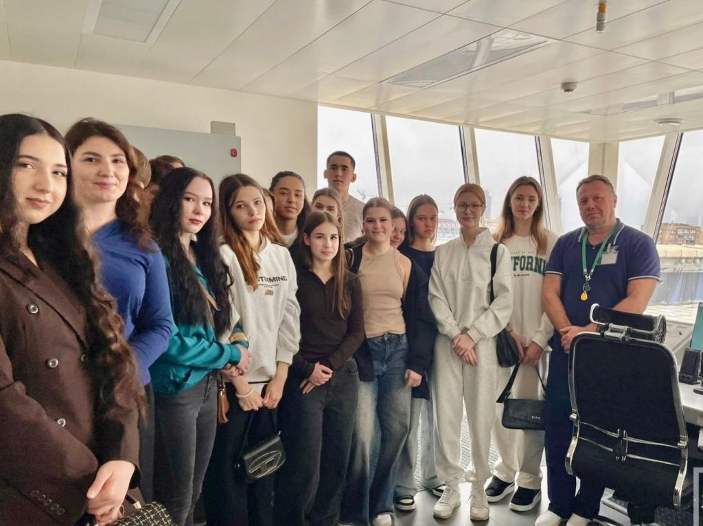 Экскурсию по НИИ скорой помощи имени Николая Склифосовского провели для студентов Медицинского колледжа №1. Фото: страница Медицинского колледжа №1 в социальных сетях