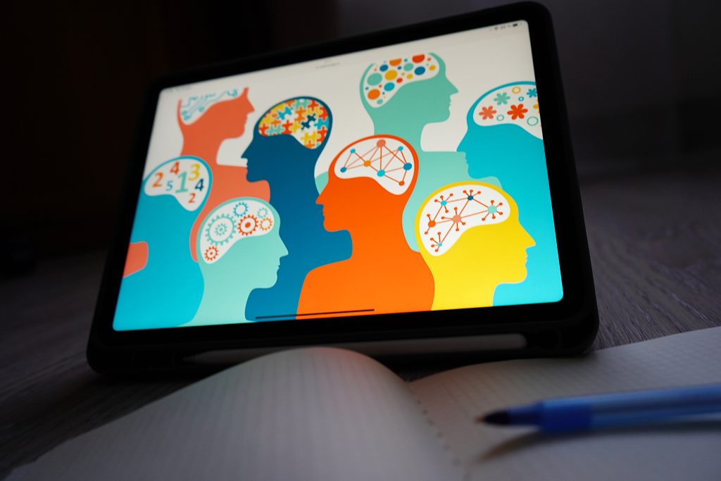 Врач ПКБ №1 имени Николая Алексеева организовала трансформационную психологическую игру. Фото: Анна Быкова, «Вечерняя Москва»