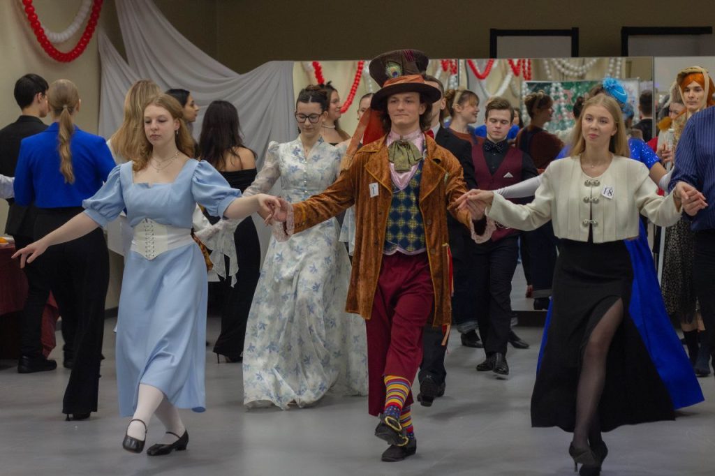 Представители РГУ имени Алексея Косыгина организовали новогодний студенческий бал. Фото: страница Института славянской культуры РГУ имени Алексея Косыгина в социальных сетях