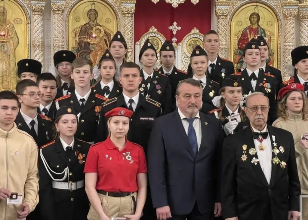 Активисты юнармейского отряда Медицинского колледжа №1 посетили встречу с представителями Южного викариатства. Фото: страница Медицинского колледжа №1 в социальных сетях