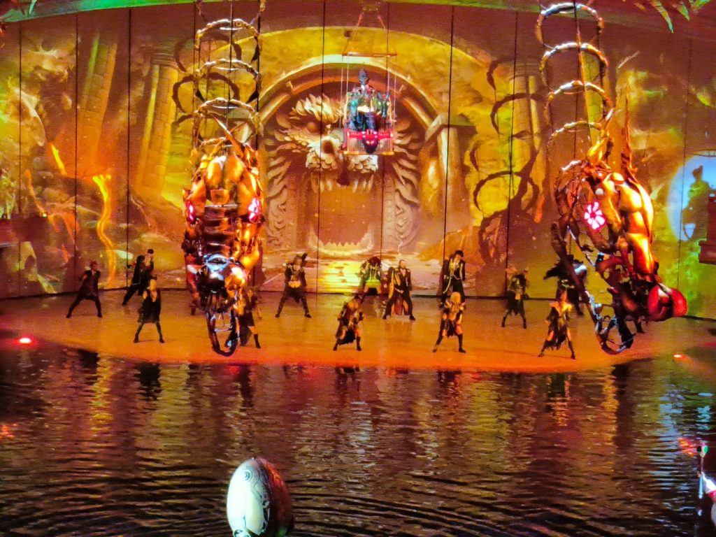 Ученики школы №630 присоединились к шоу «Кащей» на территории ВДНХ. Фото: официальная страница школы №630 в социальных сетях