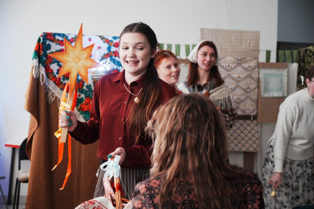 Праздничный спектакль прошел в стенах 26 КАДРа. Фото: официальная страница Колледжа архитектуры, дизайна и реинжиниринга №26 в социальных сетях