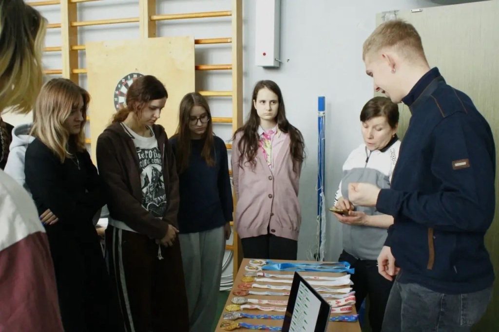 Мотивационная встреча с мастером спорта по академической гребле прошла в стенах 26 КАДРа. Фото: офицальная страница Колледжа архитектуры, дизайна и реинжиниринга №26 в социальных сетях