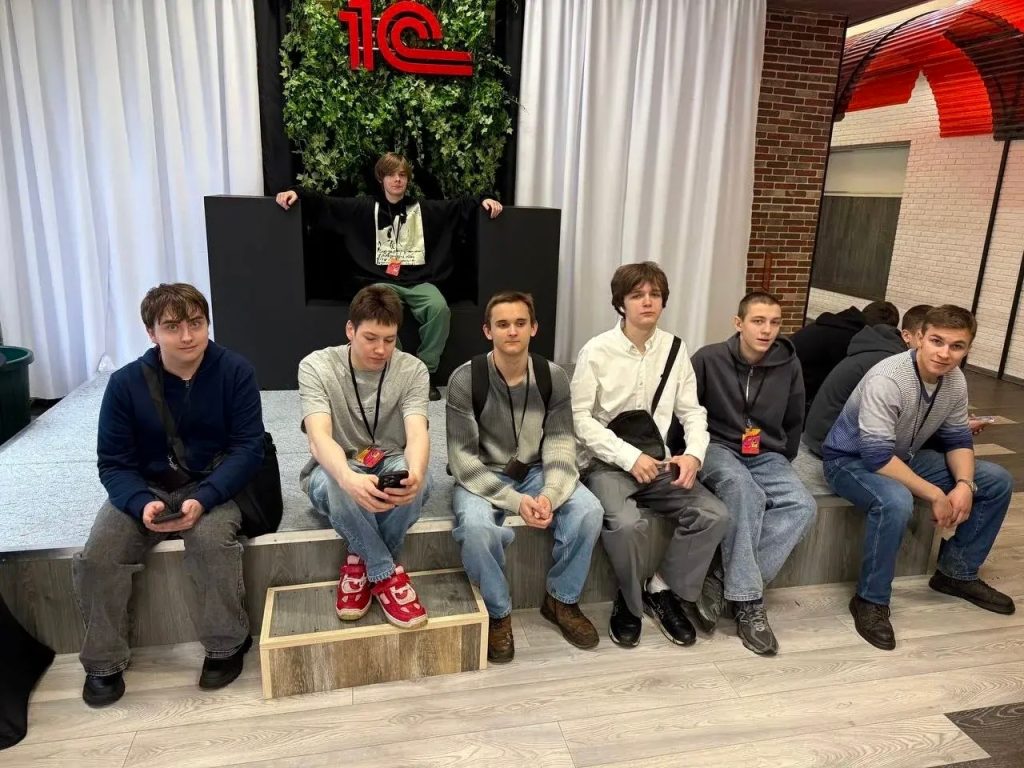 Десятиклассники школы №630 посетили IT-компанию. Фото: официальная страница школы №630 имени дважды Героя Советского Союза Григория Кравченко в социальных сетях