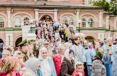 Посетители Донского монастыря