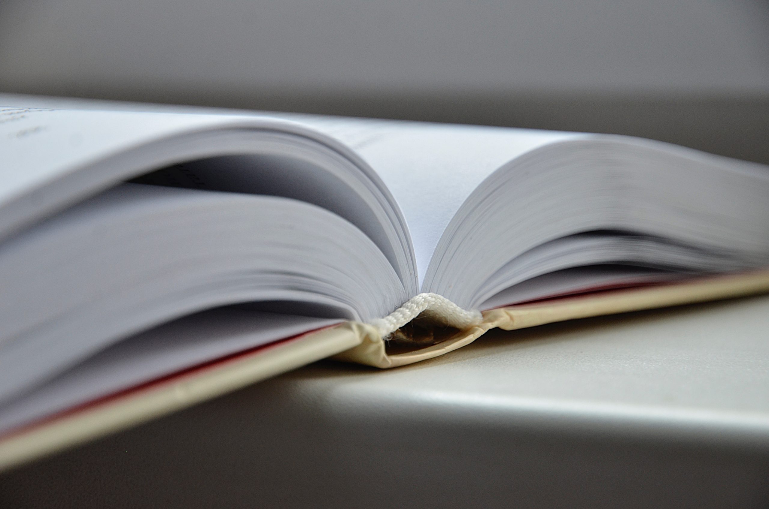 Книжную выставку «Таинственный и мистический писатель» открыли в библиотеке №164. Фото: Анна Быкова, «Вечерняя Москва»