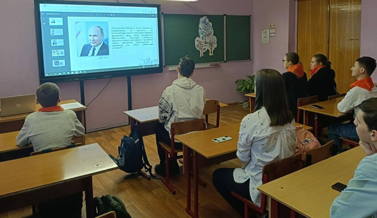 Традиционное занятие «Разговоры о важном» провели в школе №630. Фото: страница школы №630 в соцсетях
