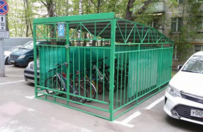 Уличная парковка велосипедов в Зеленограде
