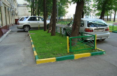 Бордюры в Москве останутся желто-зеленых цветов