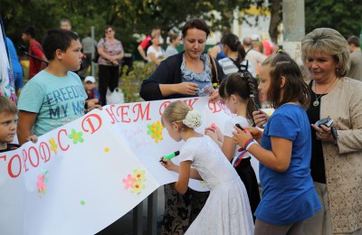 жители Москворечья-Сабурова поздравляют столицу с предстоящим Днем города