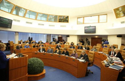 Муниципальные депутаты приняли участие в обсуждении процедуры публичных слушани