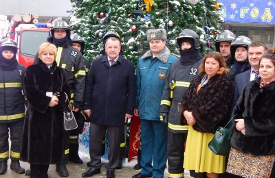 Префект ЮАО Алексей Челышев поздравил сотрудников МЧС с юбилеем ведомства