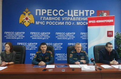 За прошедший год на территории Москвы было спасено около двух тысяч жизней - Мищенко (второй слева)