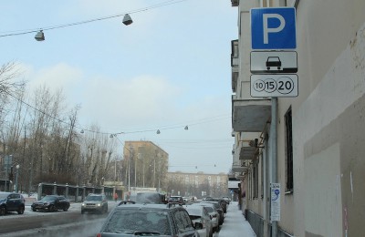 Резидентные разрешения в новых зонах платной парковки получили более 8 тысяч москвичей