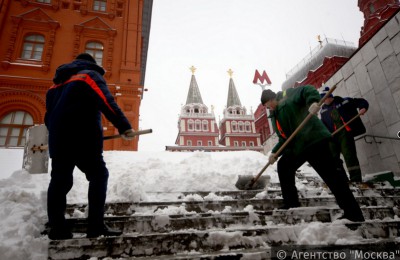 В Москве коммунальные службы справились с последствиями аномального снегопада