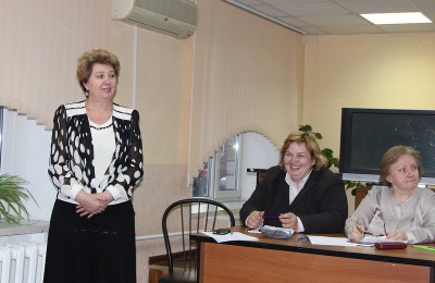 Глава муниципального округа Донской Татьяна Кабанова (слева)