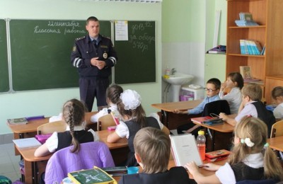 Сотрудники ГИБДД провели открытый урок для школьников из Донского района