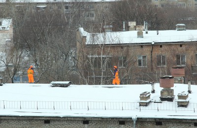 В зимний период диспетчерские службы оперативно расчищали улицы и убирали крыши