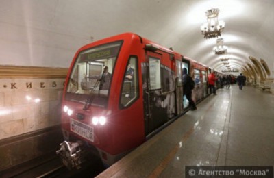 На фото поезд, запущенные в честь Года российского кино