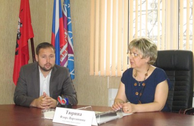 Основным докладчиком на заседании выступил Дмитрий Соколово (слева)
